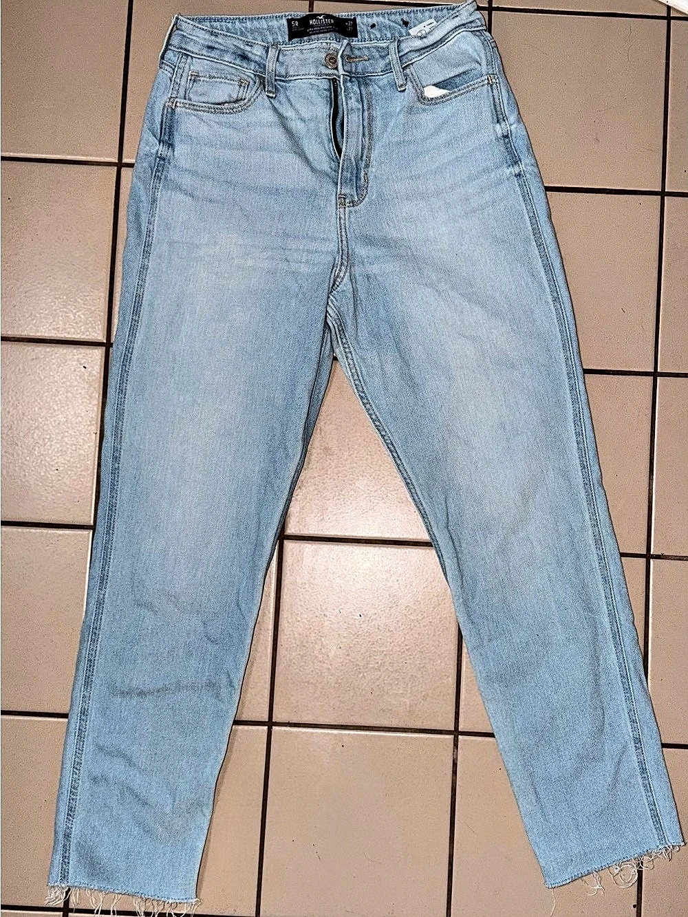 Hollister Ultra High-Rise Mom Jean Straight Leg Jeans Waist 27